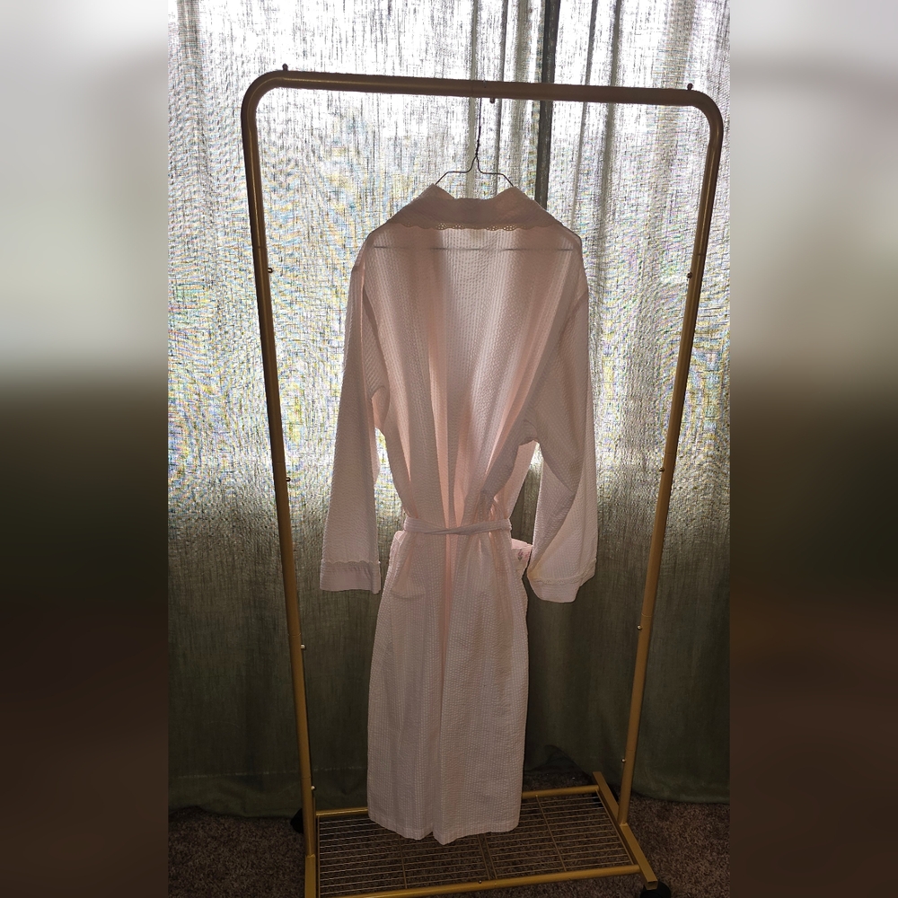 Floral Vanity Fair Robe! - Picture 7 of 8